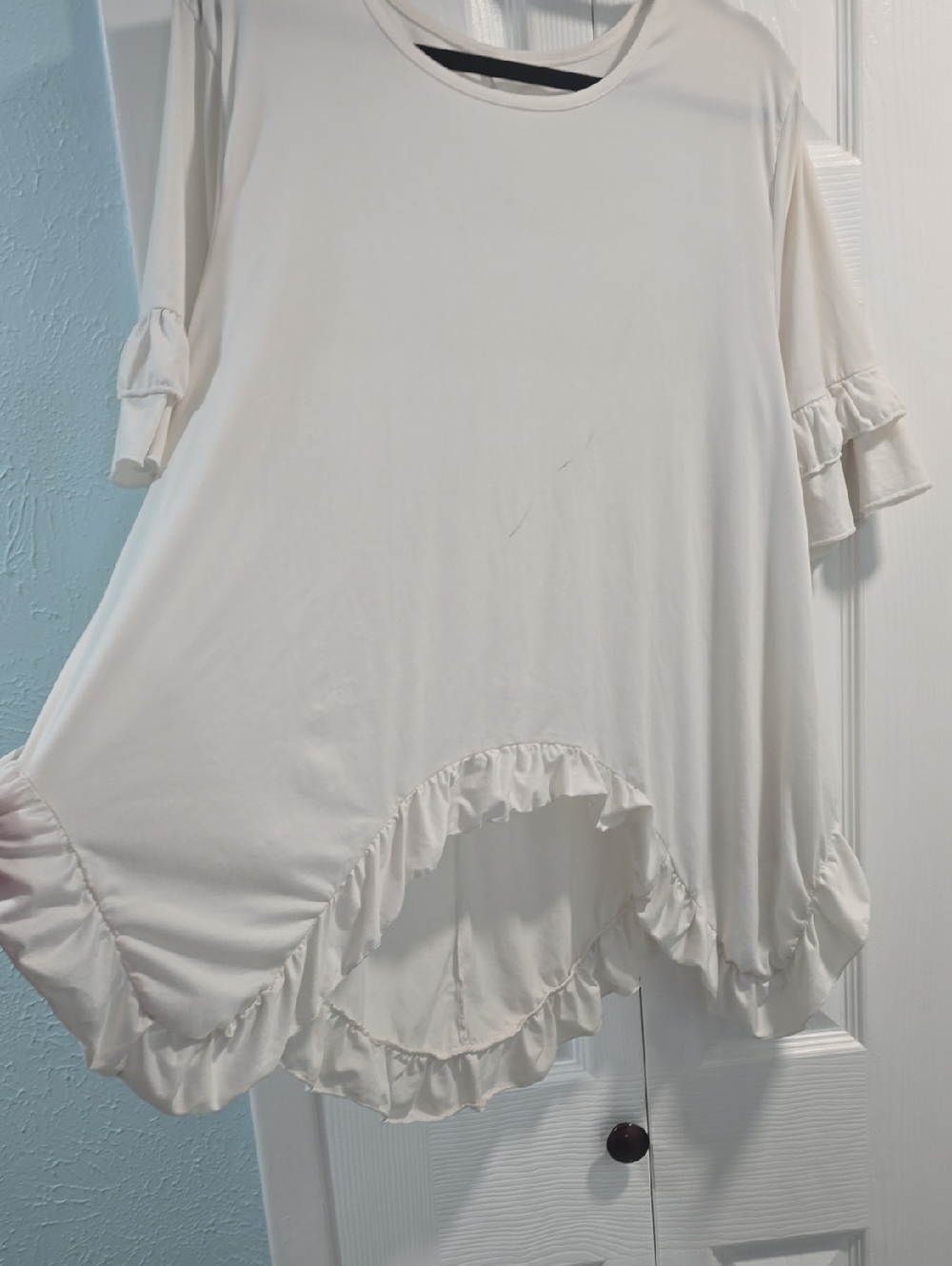 Women’s White Ruffle Sleeve High-Low Top - Picture 3 of 11